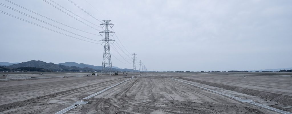 造成された用地と送電鉄塔