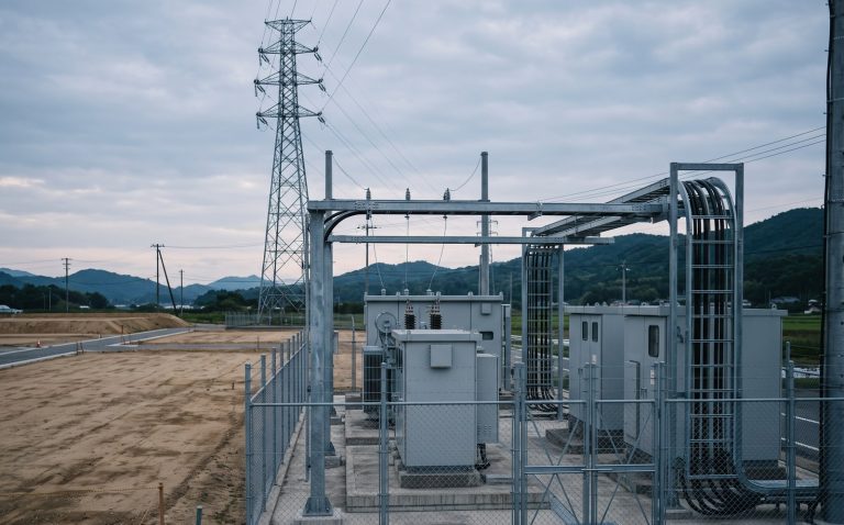 用地に設けられた受変電設備